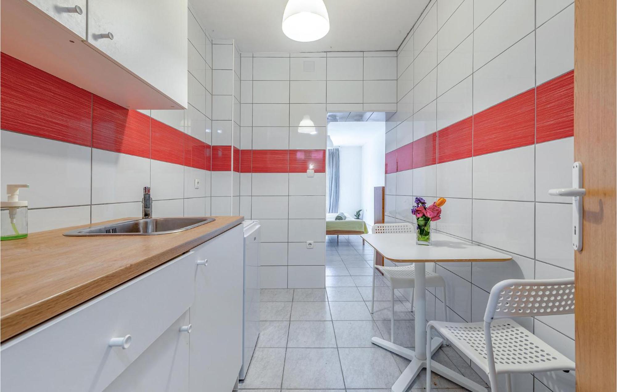 Pet Friendly Apartment In Novalja With Kitchen Kültér fotó